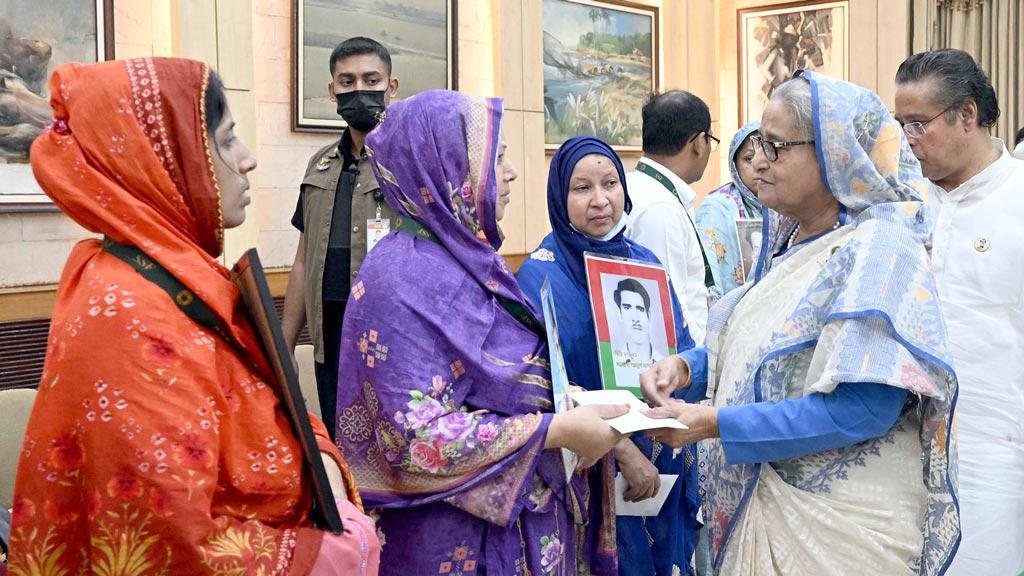 একের পর এক মার্কেটে আগুন, নাশকতার সন্দেহ প্রধানমন্ত্রীর