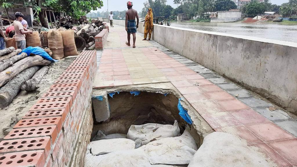 উদ্বোধনের এক মাস না যেতেই সিংড়ায় বাঁধে দুই দফা ধস