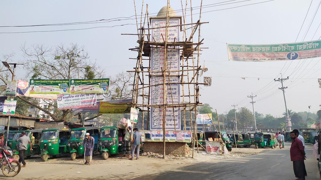 আল্লাহর গুণবাচক ৯৯ নামসংবলিত স্তম্ভ