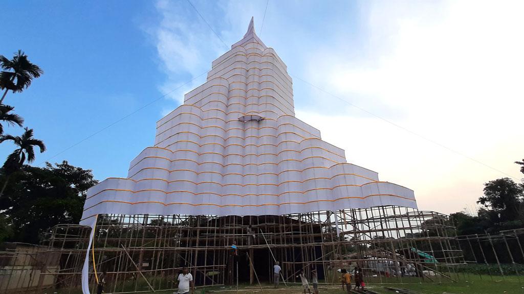 দুবাইয়ের ভবনের আদলে পূজামণ্ডপ