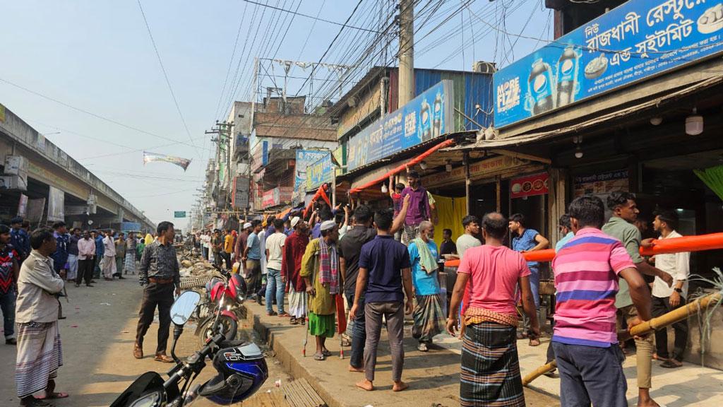 রমজানে দুর্ভোগ কমাতে শ্রীপুরে অবৈধ স্থাপনা উচ্ছেদ 