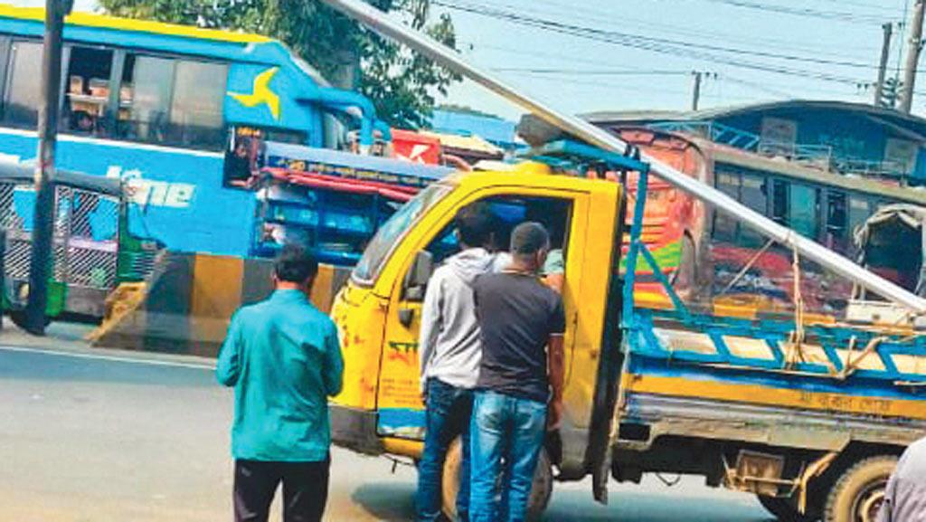 চট্টগ্রাম মহানগর: যানবাহনে চাঁদা আদায়ের নেপথ্যে শ্রমিকনেতারা