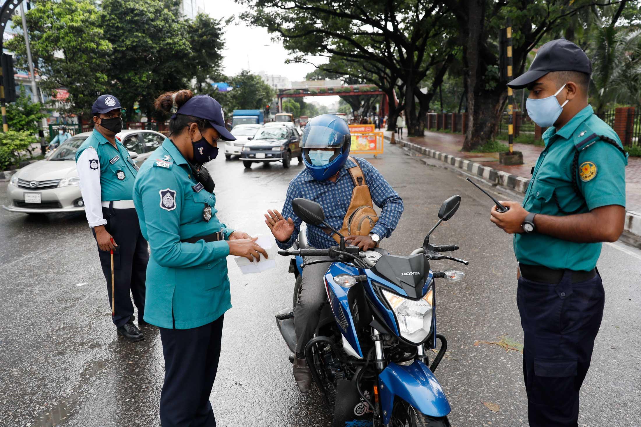 আস্থা বাড়াবে পুলিশের বডি ওর্ন ক্যামেরা