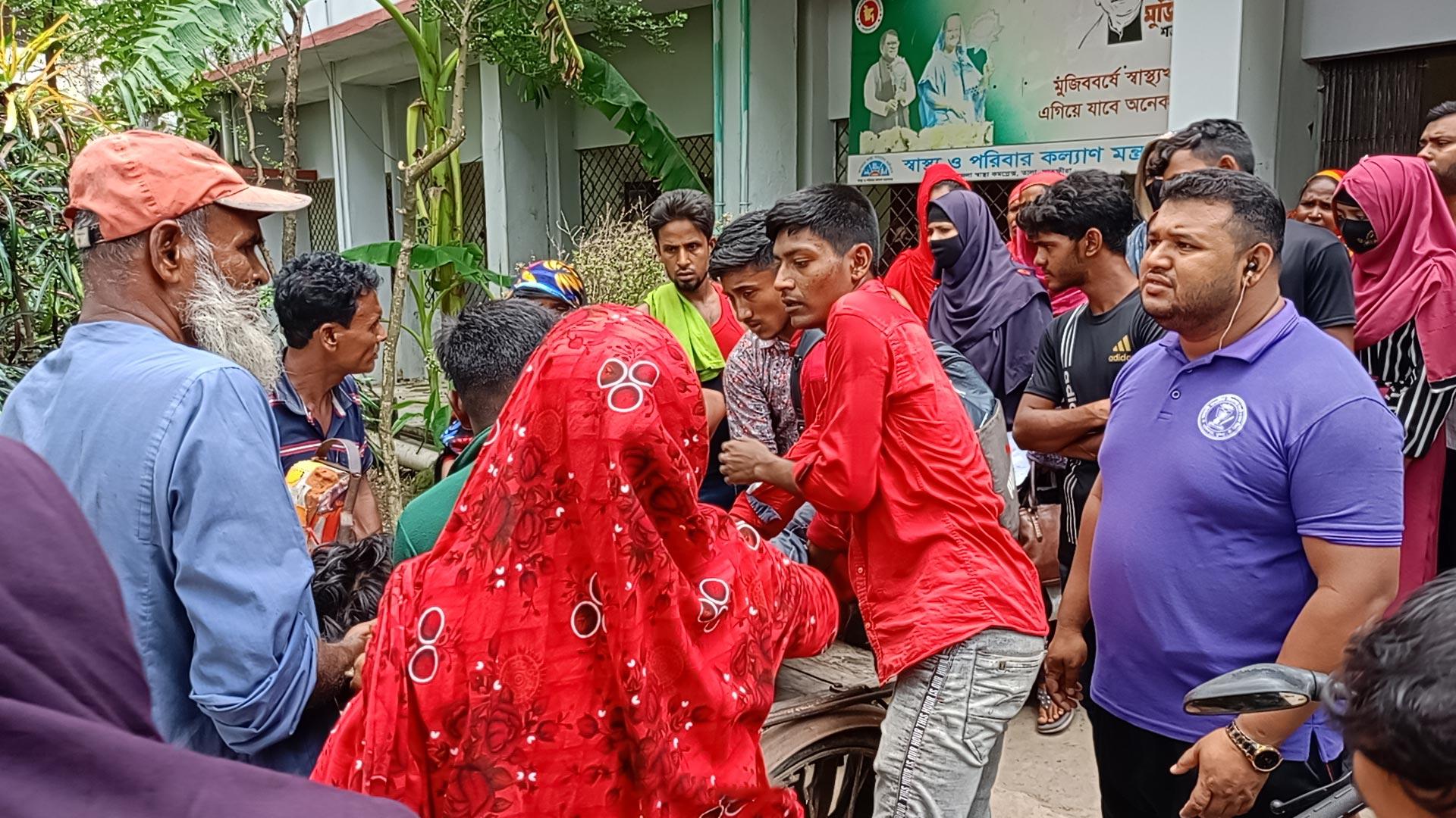 সাতক্ষীরায় জামগাছ থেকে পড়ে কলেজছাত্রের মৃত্যু