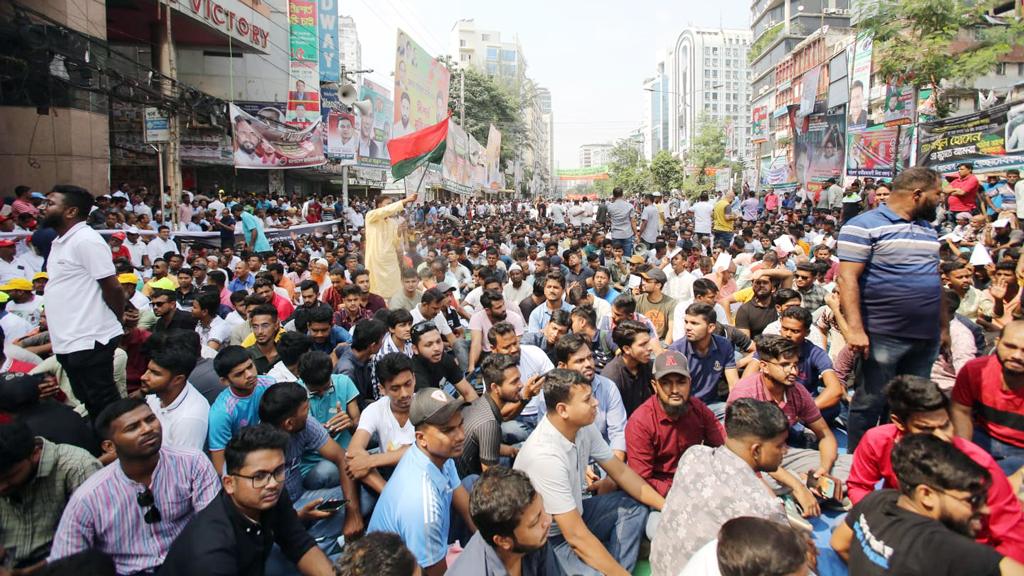 নয়াপল্টনে বিএনপির গণ-অনশনে হাজারো নেতা-কর্মী