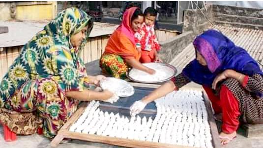 লালপুরে চালকুমড়োর বড়ি তৈরির ধুম, ব্যস্ত নারীরা