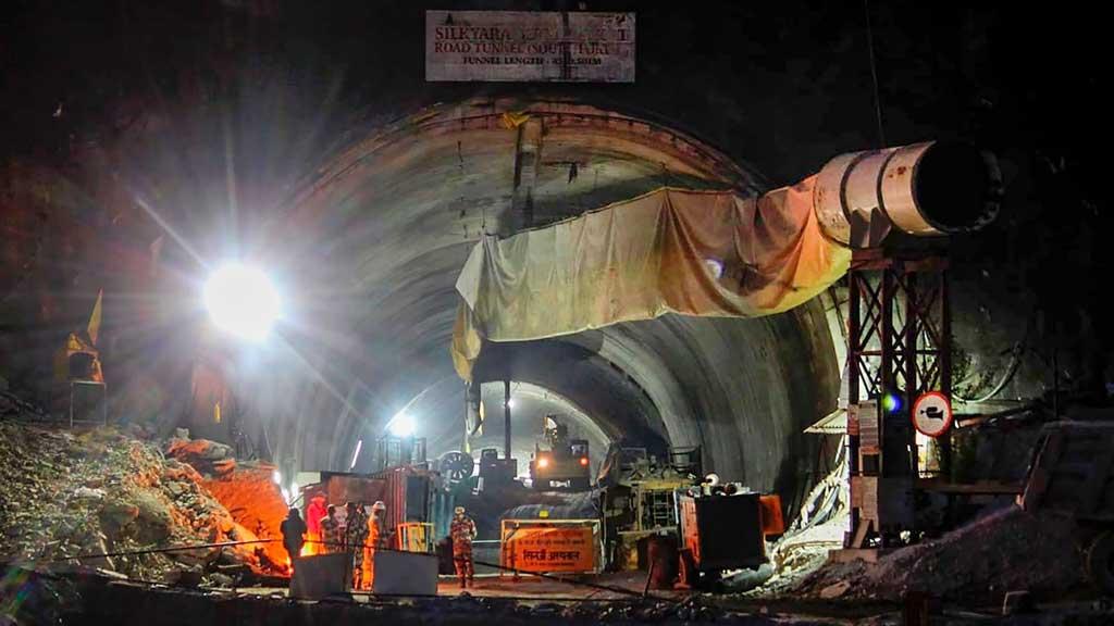 শেষ ধাপে টানেলে আটকা শ্রমিকদের উদ্ধারকাজ, প্রস্তুত ৪১ অ্যাম্বুলেন্স 