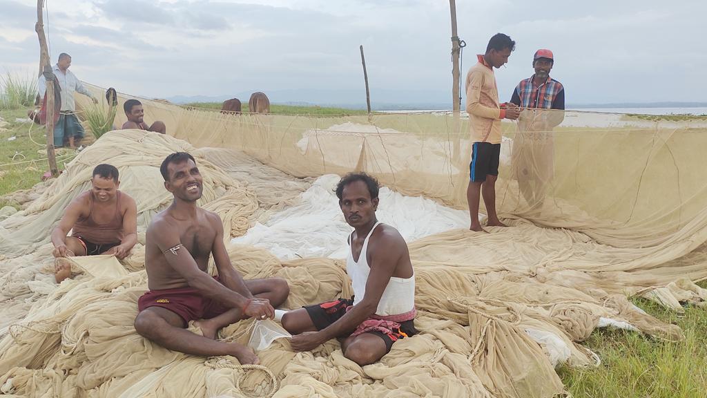 জেলেপাড়ায় চেনা ব্যস্ততা