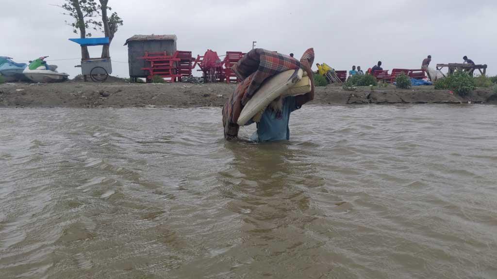 ঘূর্ণিঝড় রিমালের প্রভাবে পটুয়াখালীর ২৪ গ্রাম প্লাবিত 