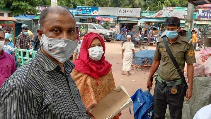 পণ্য বিক্রিতে পলিথিন ব্যবহার করায় ৩ ব্যবসা প্রতিষ্ঠানকে জরিমানা 