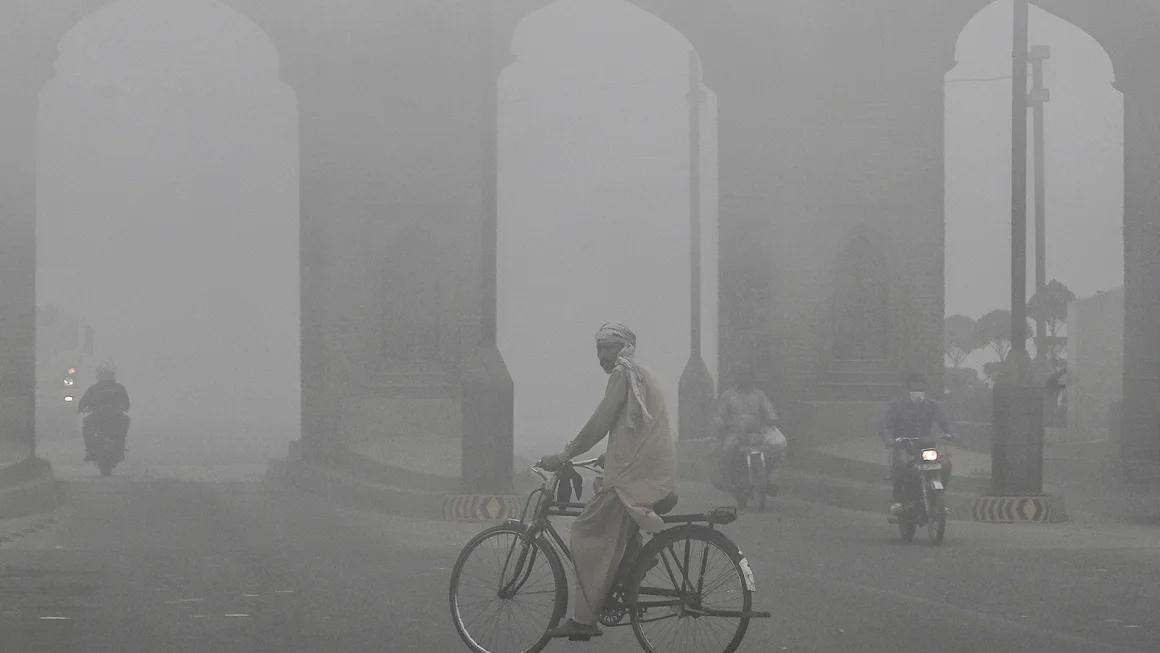 পাকিস্তানের ভয়াবহ বায়ুদূষণের চিত্র দেখা যাচ্ছে মহাকাশ থেকেও