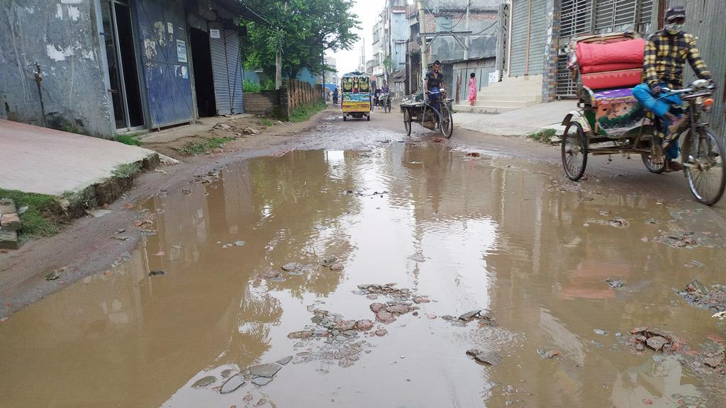 পৌর সড়কে ডোবার চেহারা