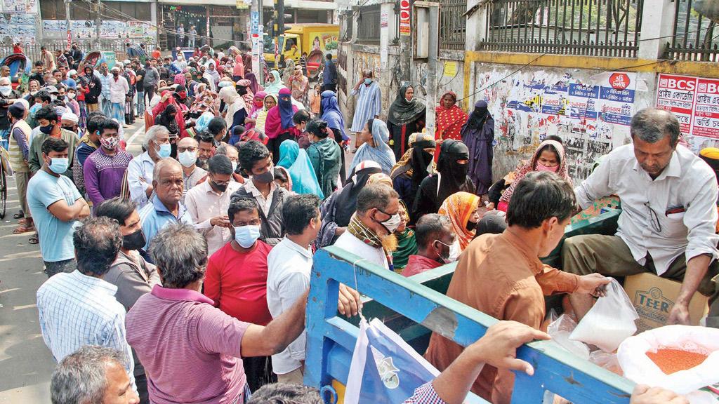 লাগামহীন বাজারদরে দিশেহারা মধ্যবিত্ত