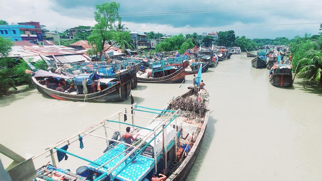 ঘূর্ণিঝড় মোখা: উত্তাল সাগরে ২ শতাধিক ট্রলার, যোগাযোগ বিচ্ছিন্ন