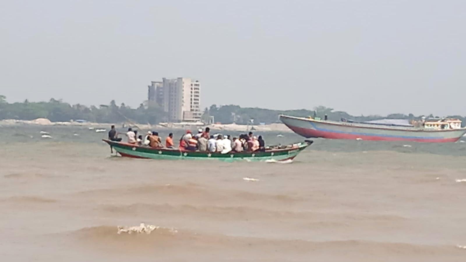 ঝুঁকি নিয়ে উত্তাল মেঘনা পার