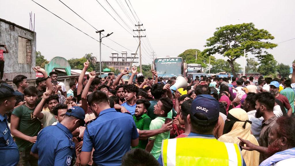 দাউদকান্দিতে অটোচালক শফিউল্লার হত্যাকারীদের গ্রেপ্তার দাবি, মহাসড়ক অবরোধ