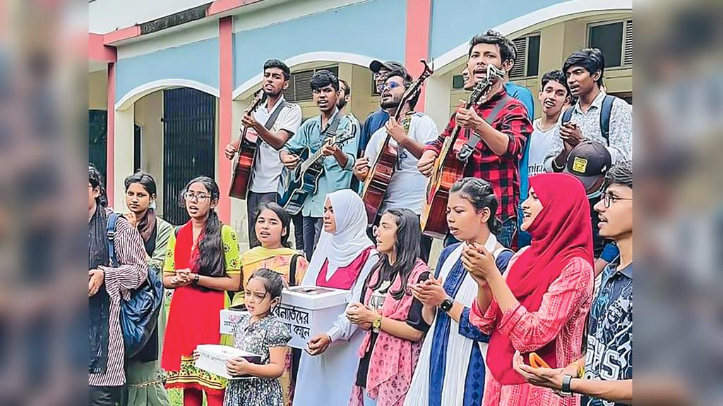 স্রোতের বিপরীতে লালনের সুর