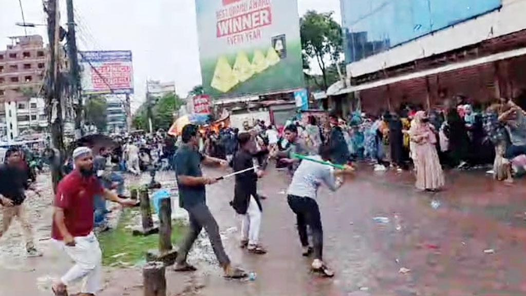 চাঁদপুরে শিক্ষার্থীদের কর্মসূচিতে হামলা, অভিযোগ ছাত্রলীগের বিরুদ্ধে