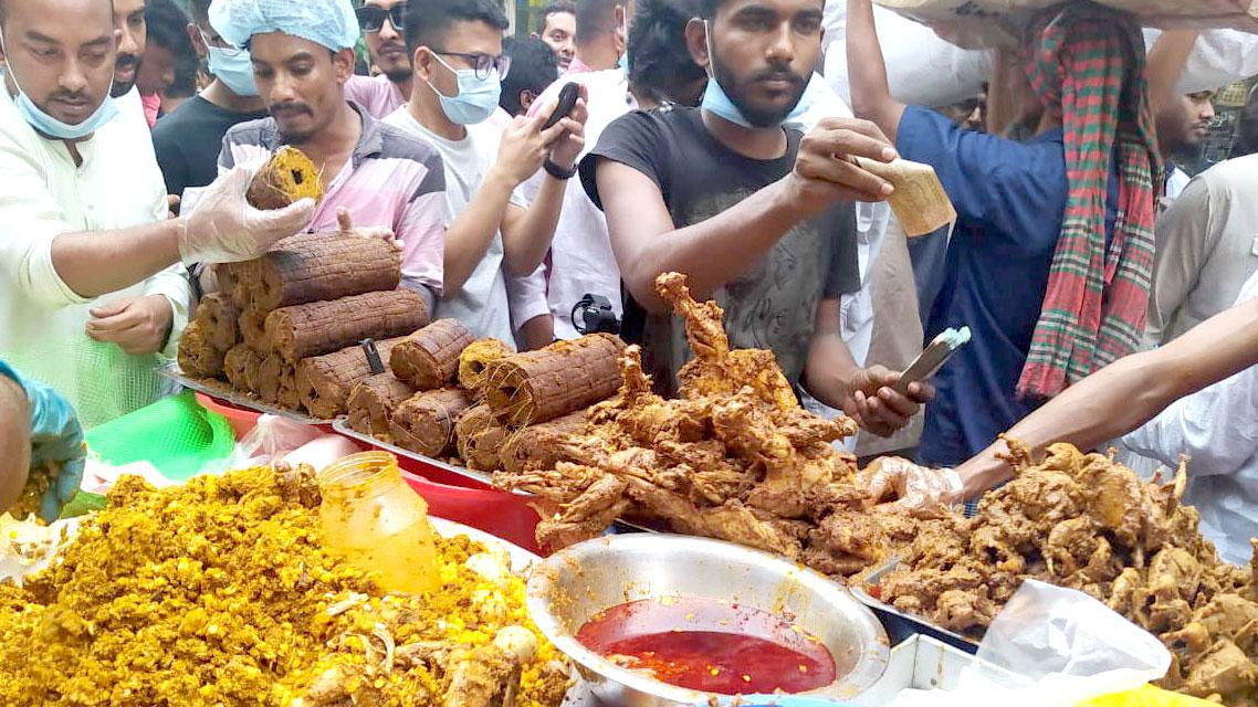 বাহারি ইফতারে জমজমাট চকবাজার