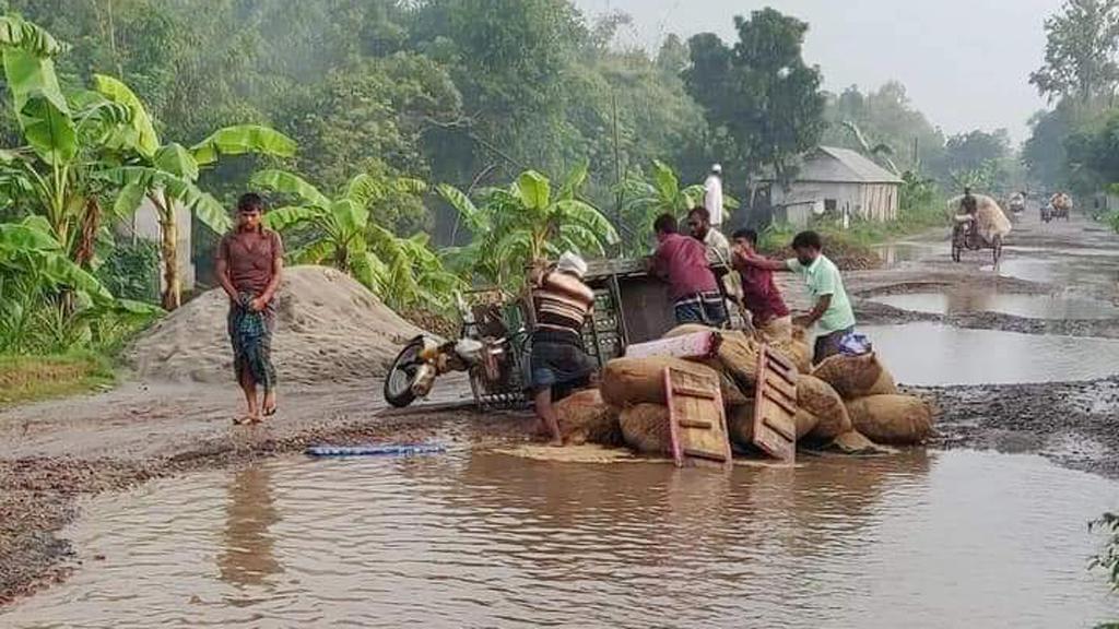 সংস্কারকাজে ধীরগতি ১০ কিমিতে খানাখন্দ