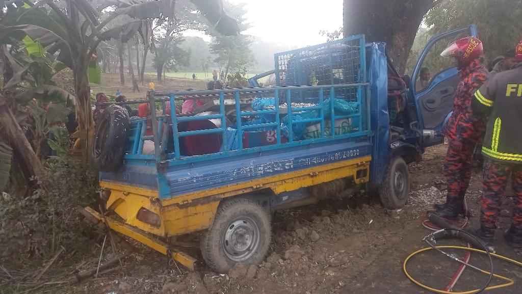 ছাতকে ঘন কুয়াশায় নিয়ন্ত্রণ হারিয়ে গাছের সঙ্গে পিকআপের ধাক্কা, নিহত ৩ 