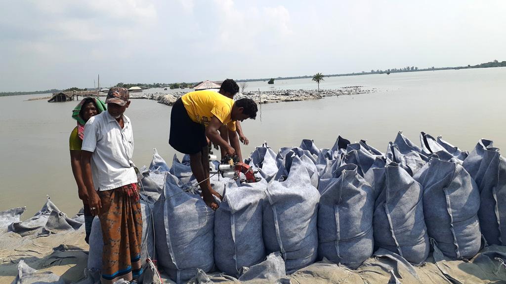 বেড়িবাঁধ মেরামতে অনিয়ম