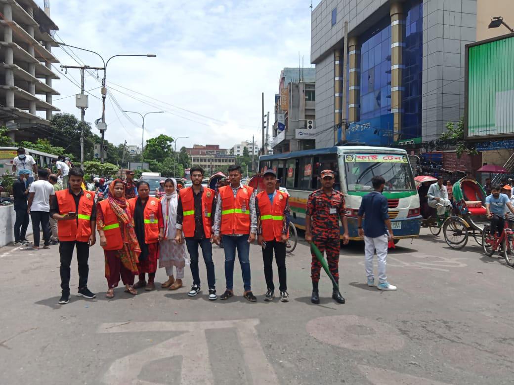 ট্রাফিক নিয়ন্ত্রণে ফায়ার সার্ভিস 