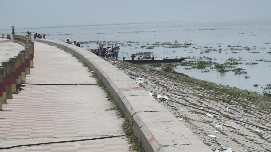 বাঁধের ধসে আস্থার সংকট মনে