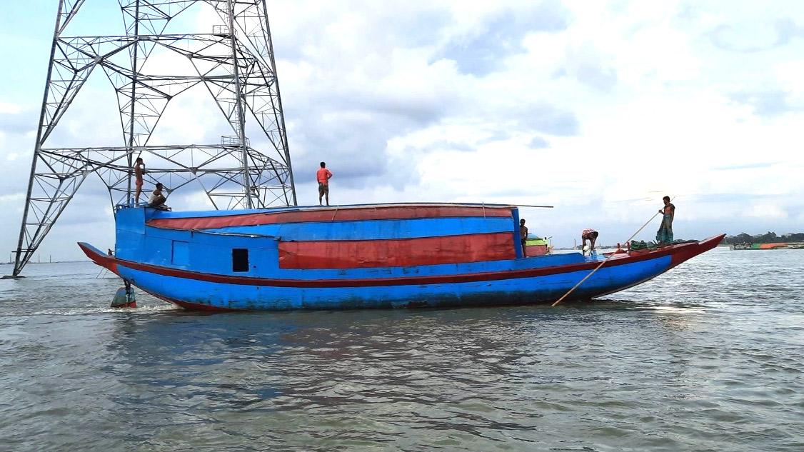 মেঘনার ভাঙনের ঝুঁকিতে বিদ্যুতের টাওয়ার