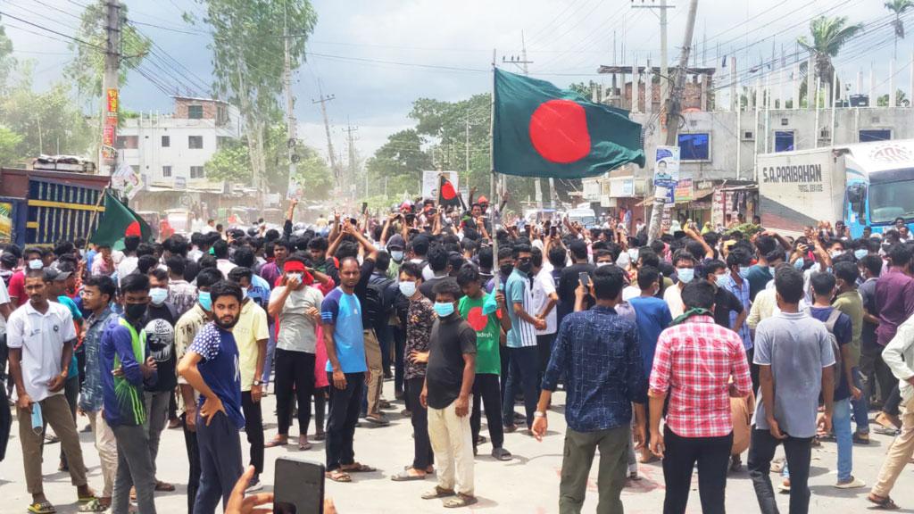 ৯ দফা দাবিতে গাইবান্ধায় সড়ক অবরোধ করে শিক্ষার্থীদের বিক্ষোভ