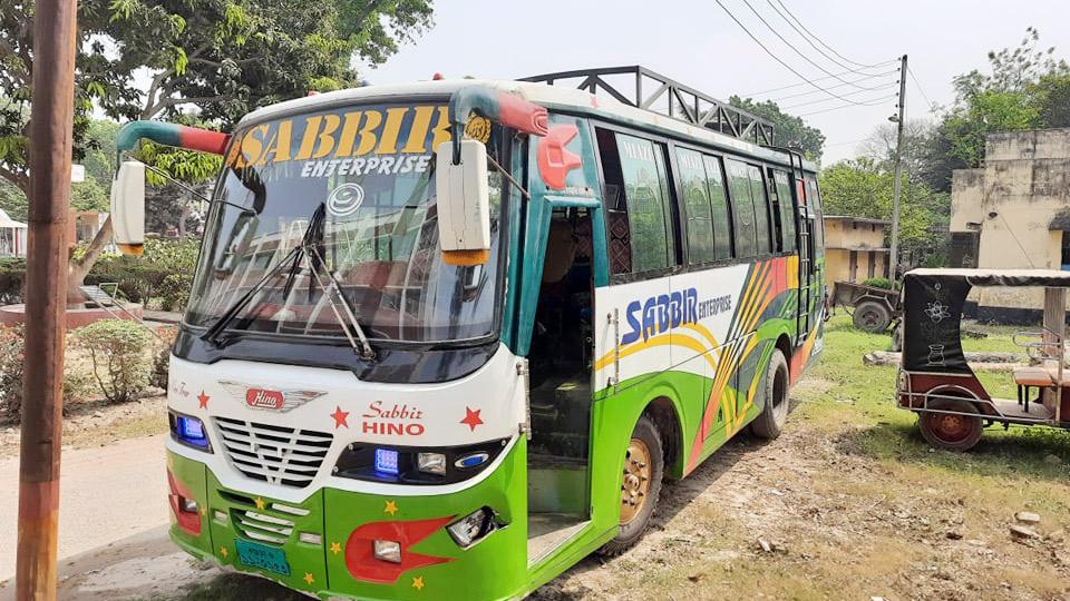 পিকনিকের বাস কেড়ে নিল শিশুর প্রাণ