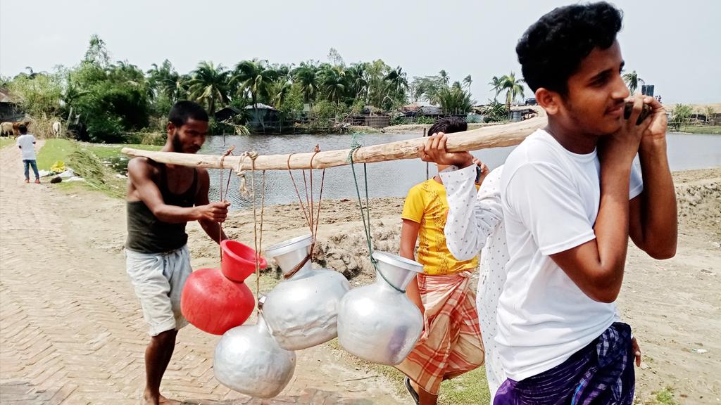 ঘূর্ণিঝড় মোখা: টেকনাফজুড়ে পানির সংকট