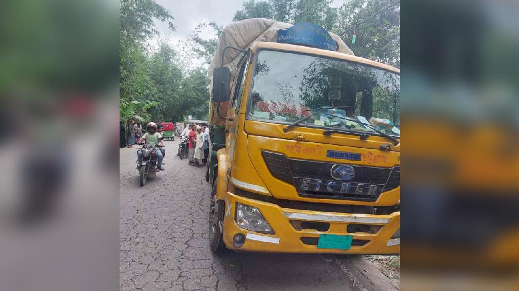 লক্ষ্মীপুরে দোকানে যাওয়ার পথে ট্রাকচাপায় প্রাণ গেল ৫ বছরের শিশুর