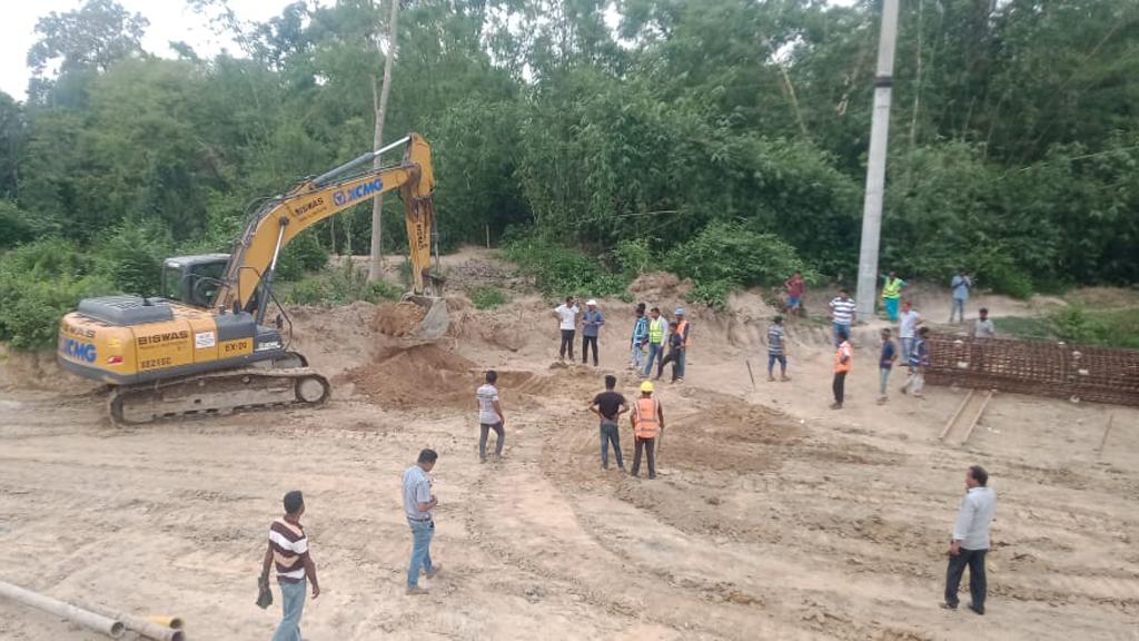 মাধবপুরে মহাসড়কে কাজের সময় গ্যাস লাইনে ছিদ্র, শিল্প কারখানায় বন্ধ সংযোগ