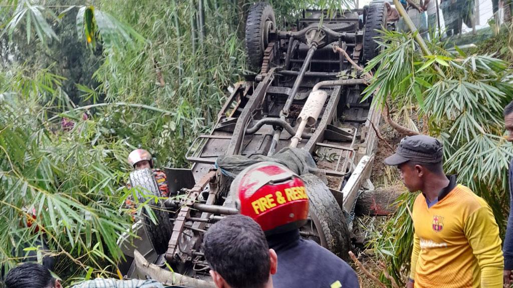 জৈন্তাপুরে নিয়ন্ত্রণ হারিয়ে পিকআপ খাদে, ২ পর্যটক নিহত