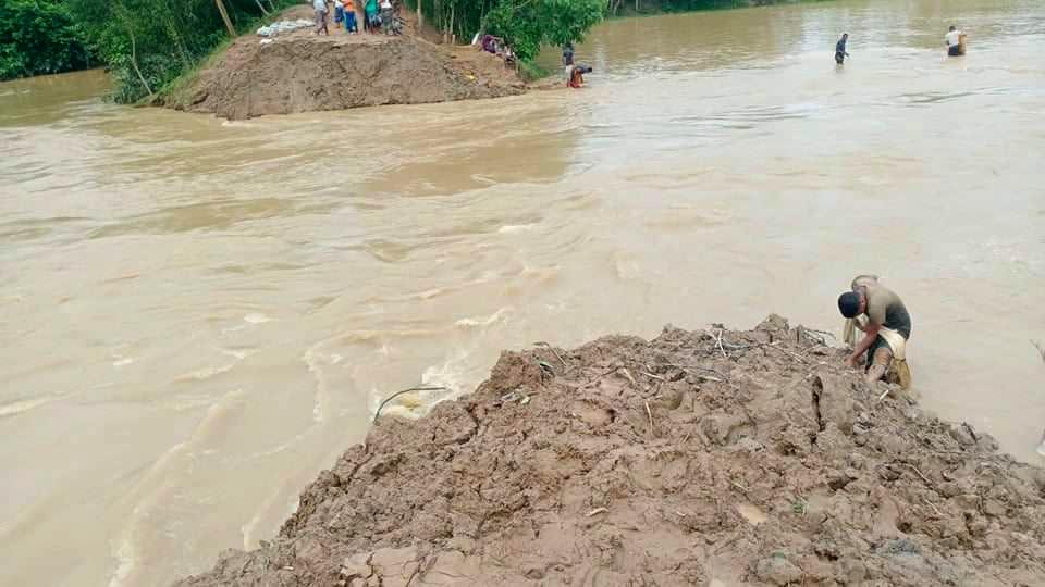 সংস্কারের পর ১০ দিনও টিকল না বাঁধ