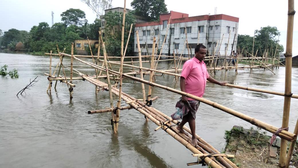 রাস্তা কম, ভোগান্তি অনেক