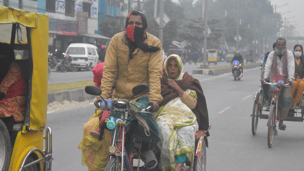 তীব্র শীতে বিপাকে শ্রমিকেরা