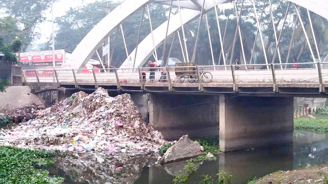 পৌরসভাই হত্যা করছে খাল