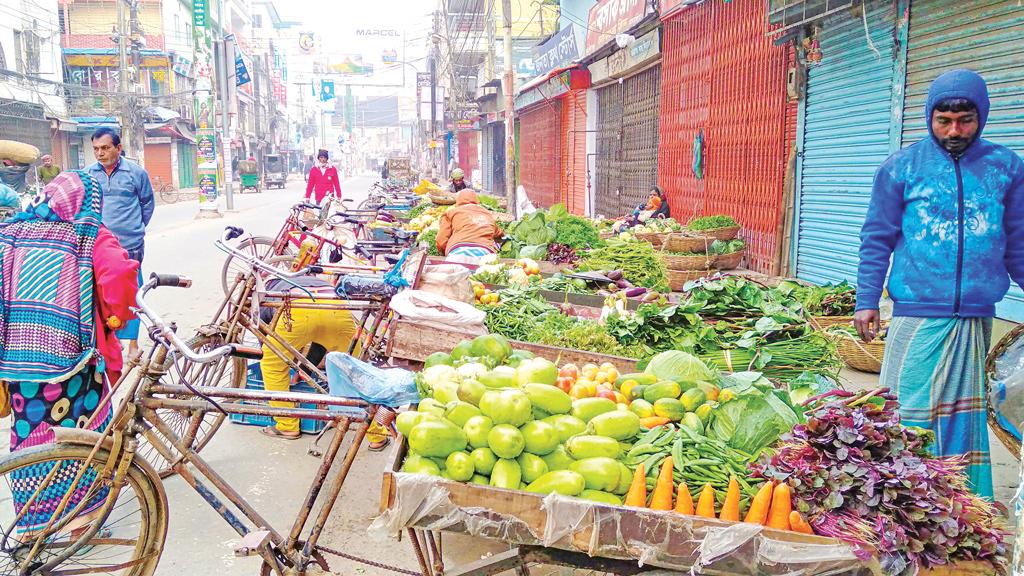 ভ্যানে সবজিতে কর্মসংস্থান  সময় বাঁচছে ক্রেতার