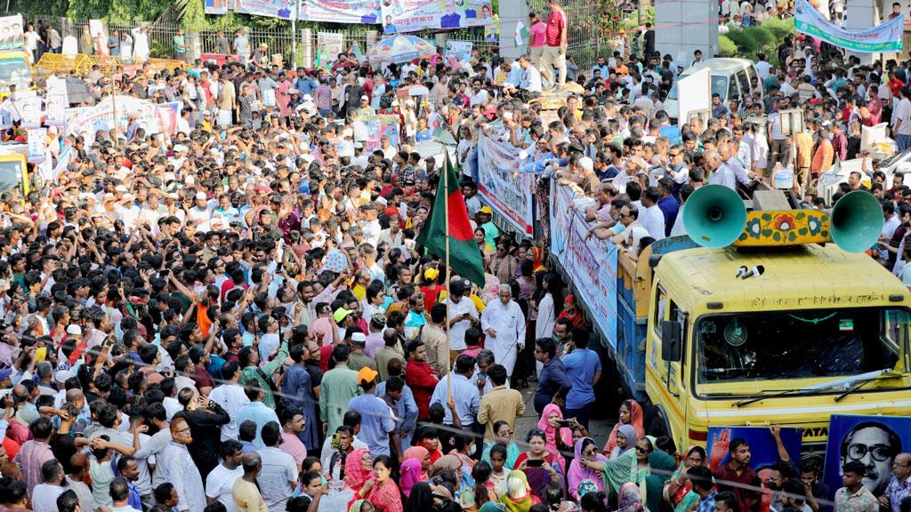 পদযাত্রা–শোভাযাত্রা আর আন্দোলনে রাজধানীজুড়ে যানজট, নাকাল নগরবাসী