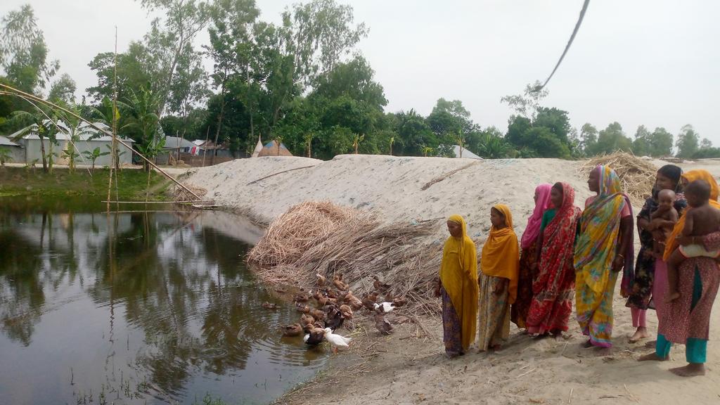 খালের মুখে বাঁধ, ৫০০ একর ফসলি জমি পানির নিচে