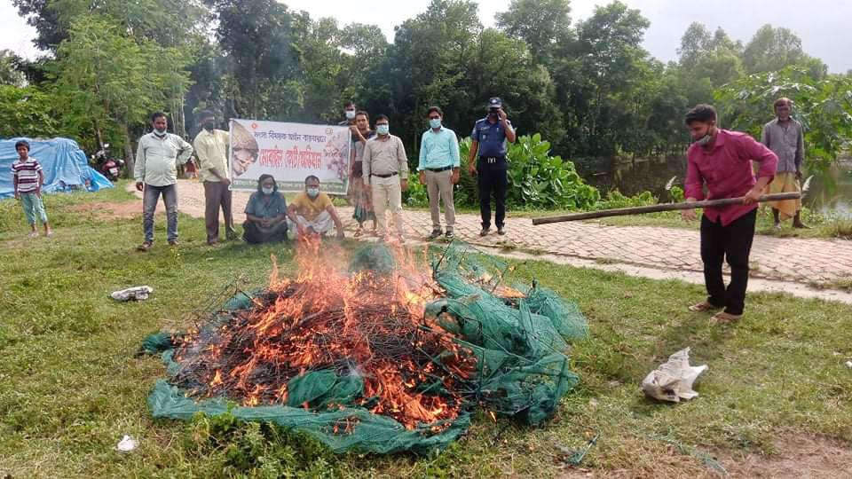 হরিরামপুরে ৭৫০ মিটার নিষিদ্ধ জাল ধ্বংস