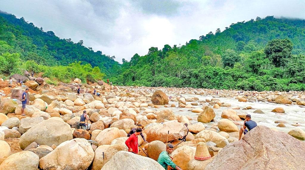 মোকামপুঞ্জির অন্তরালে রাংপানি