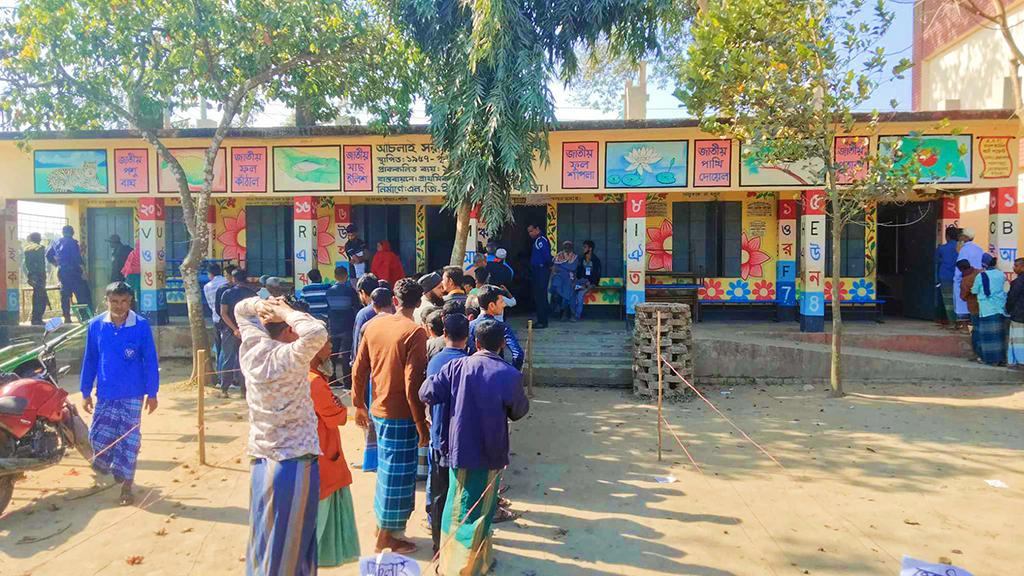 শিবগঞ্জে উপনির্বাচন: কিছু বিচ্ছিন্ন ঘটনা ছাড়া শান্তিপূর্ণ ভোট গ্রহণ