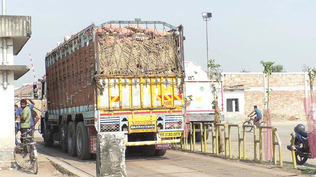 বেনাপোল বন্দর দিয়ে ভারত থেকে এল ৪০০ টন আলু