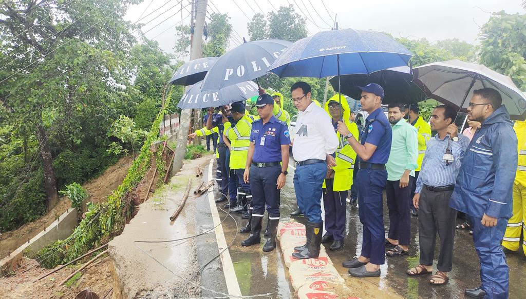 রাঙামাটিতে পাহাড় ধস, আশ্রয়কেন্দ্রে ছুটছেন মানুষ