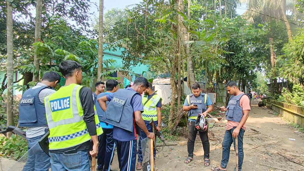 জমি নিয়ে বিরোধে চেয়ারম্যান ও মেম্বার সমর্থকদের মধ্যে সংঘর্ষ