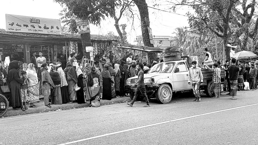 মৌলভীবাজারে টিসিবির পণ্য পেতে লাগবে কার্ড