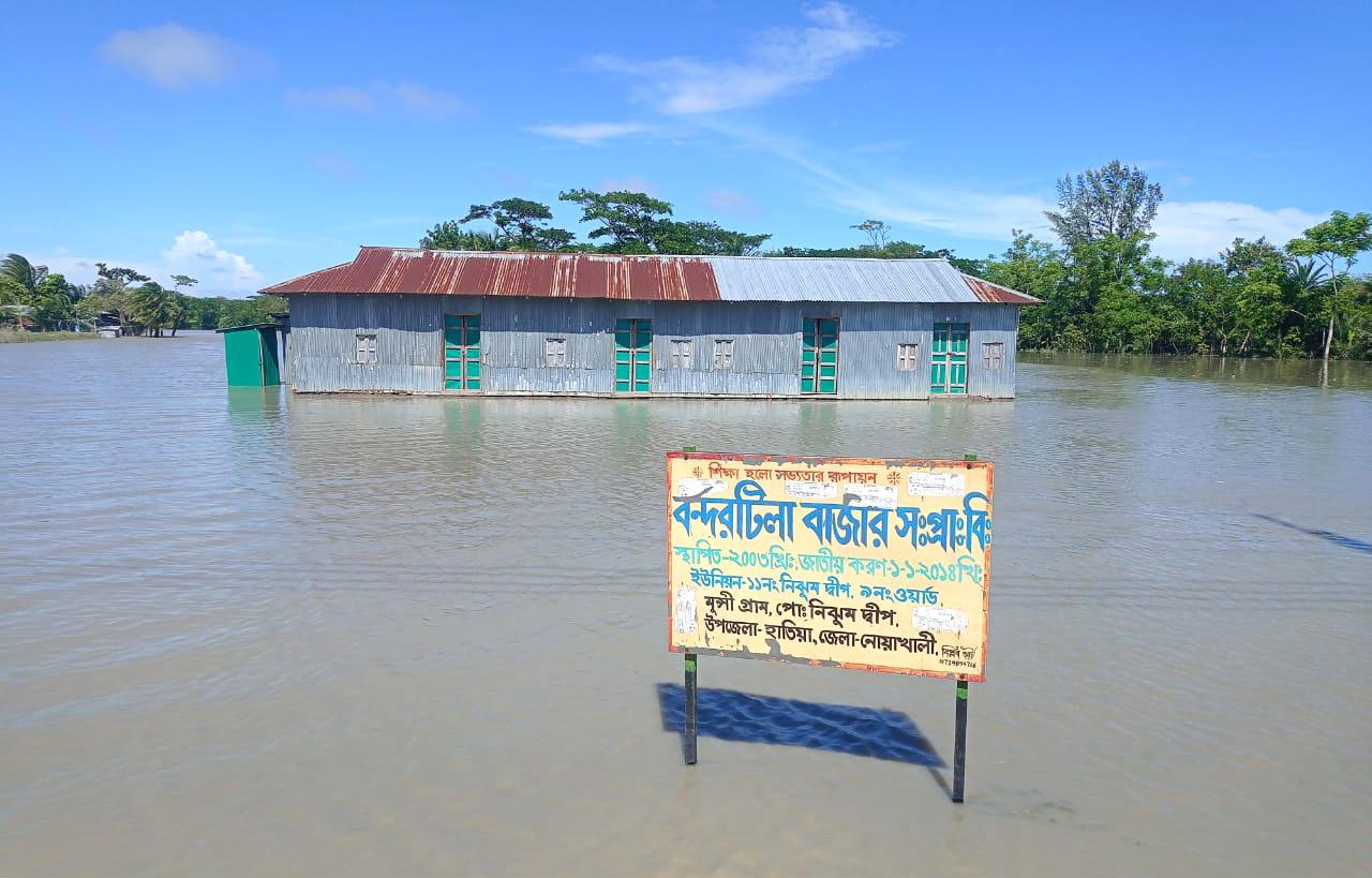 জোয়ারে তলিয়ে গেছে নিঝুম দ্বীপের মাঠ-ঘাট